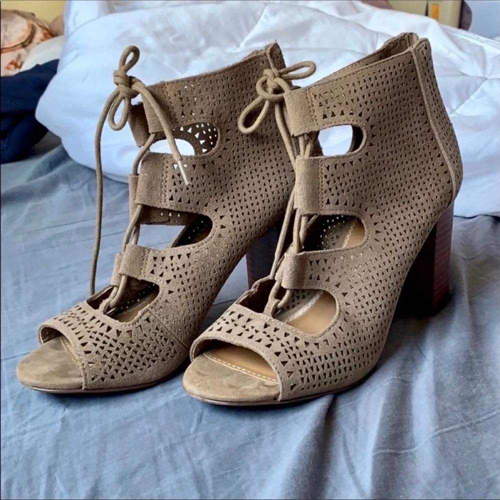 💫3/$20 Laser Cut Tie Up Sandals - Picture 4 of 8